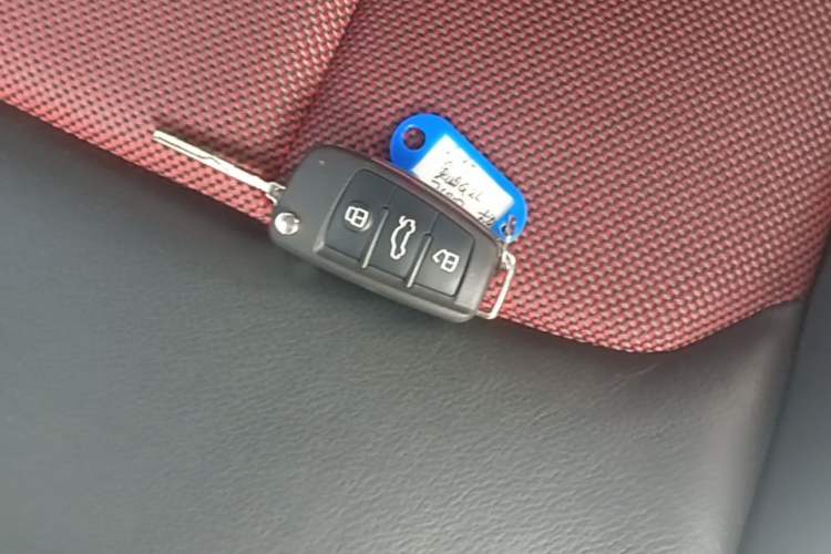 Used Audi Q2L 2018 35 TFSI Fashion Dynamic Version China V Emission Standard Vehicle Key