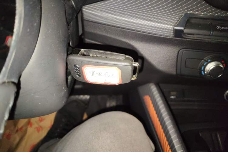 Used Audi Q2L 2018 35 TFSI Launch Exclusive Edition China VI Vehicle Key