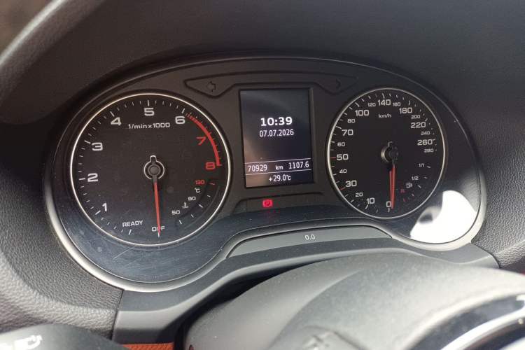 Used Audi Q2L 2018 35 TFSI Fashion Elegant Version China V Odometer Close Up