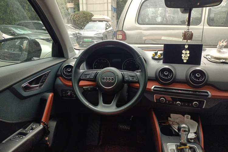 Used Audi Q2L 2018 35 TFSI Fashion Elegant Version China V Steering Wheel