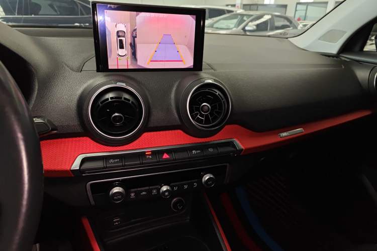 Used Audi Q2L 2018 35 TFSI Fashion Dynamic Version China VI Emission Standard Audio And AC Panel