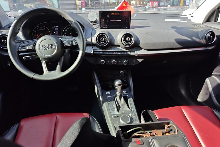 Used Audi Q2L 2018 35 TFSI Launch Exclusive Edition China VI Center Console