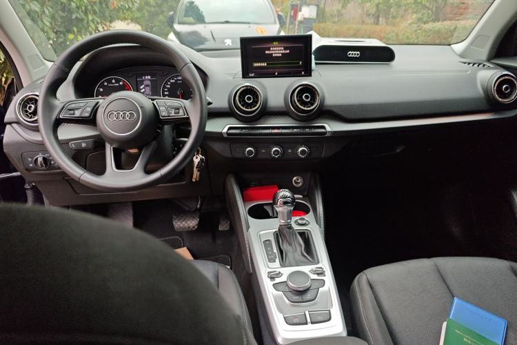 Used Audi Q2L 2018 35 TFSI Launch Exclusive Edition China VI Center Console