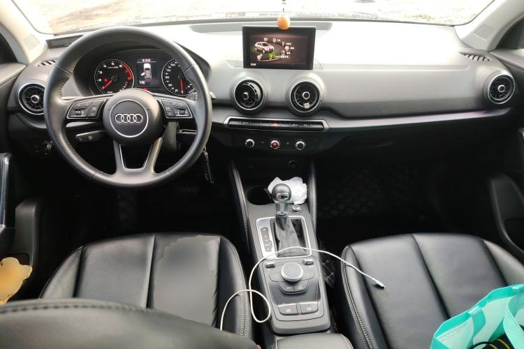 Used Audi Q2L 2018 35 TFSI Launch Exclusive Edition China VI Center Console