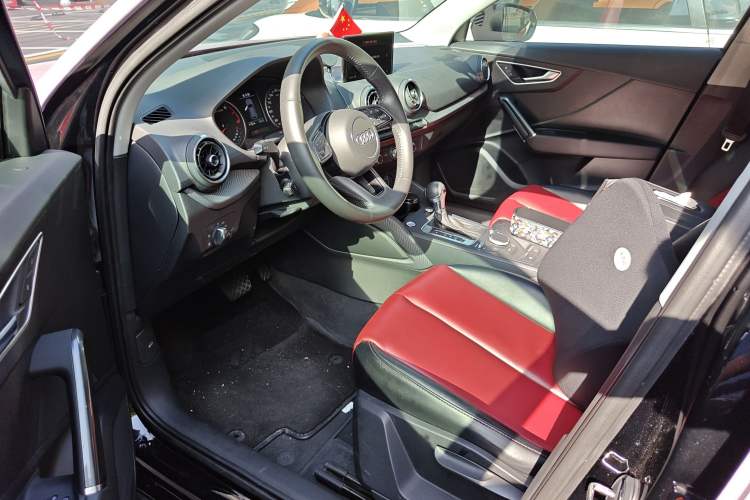 Used Audi Q2L 2018 35 TFSI Launch Exclusive Edition China VI Driver Seat