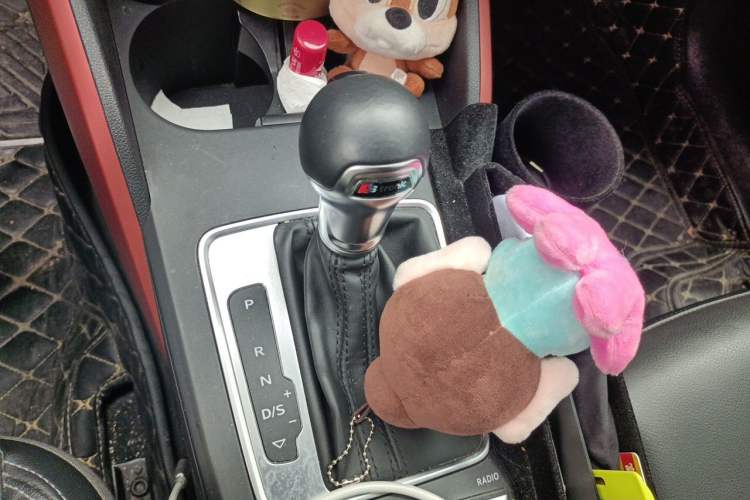 Used Audi Q2L 2018 35 TFSI Fashion Dynamic Version China VI Emission Standard Gear Lever