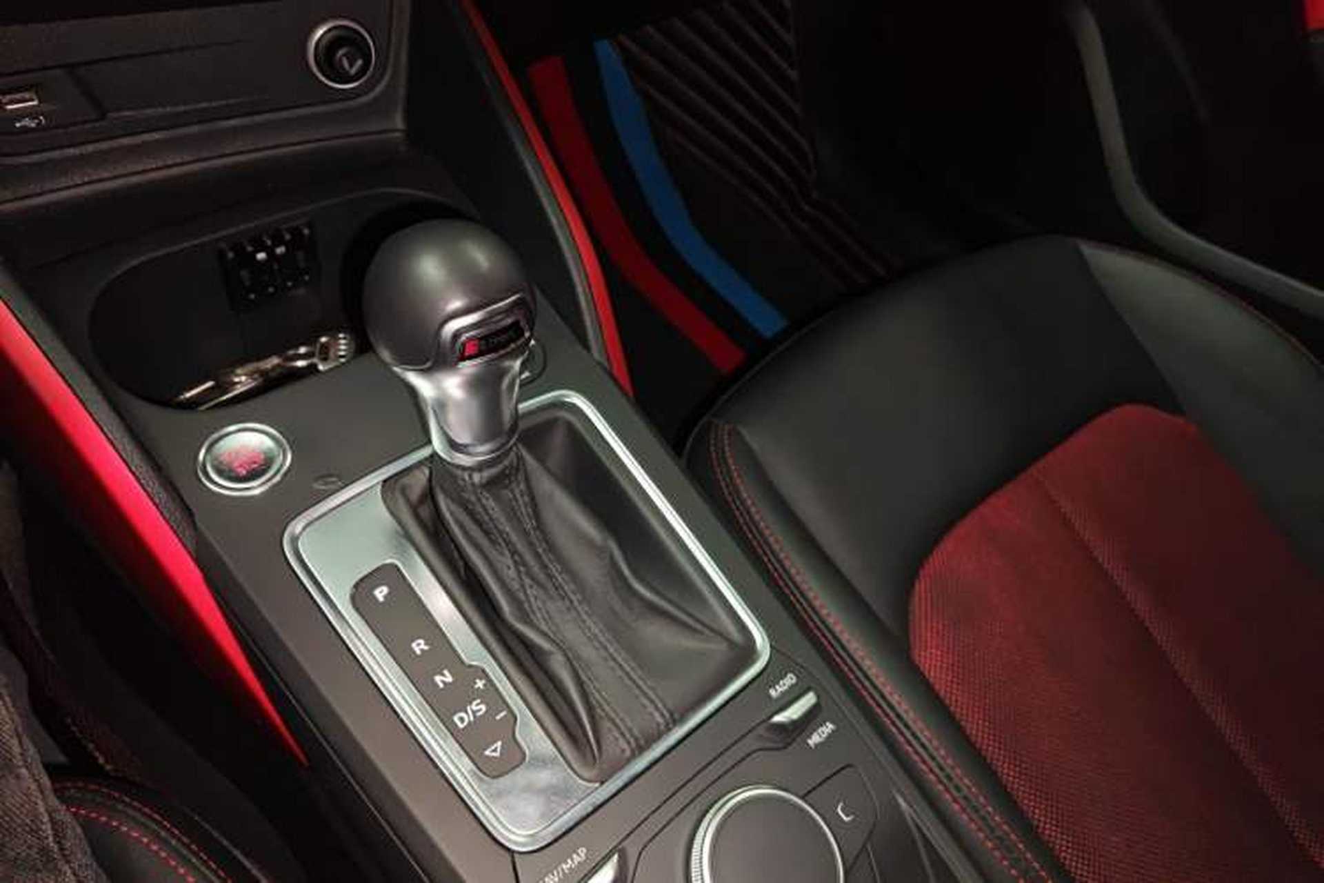 Used Audi Q2L 2018 35 TFSI Fashion Dynamic Version China VI Emission Standard Gear Lever