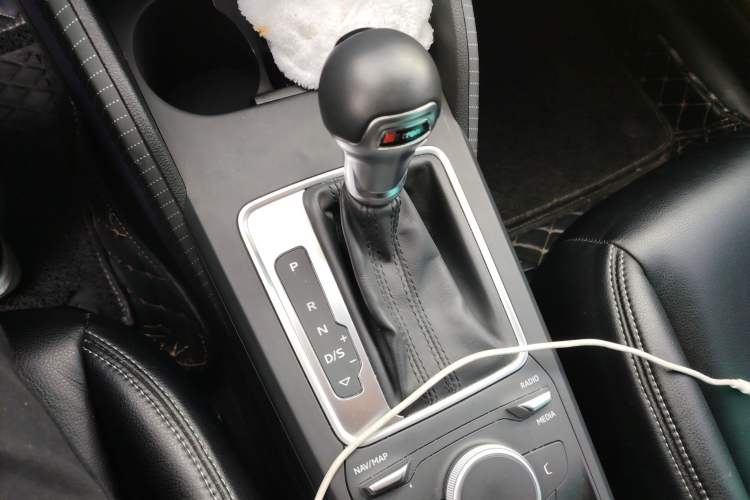 Used Audi Q2L 2018 35 TFSI Launch Exclusive Edition China VI Gear Lever