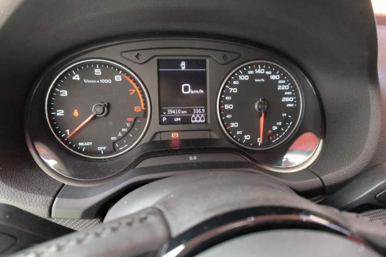 Used Audi Q2L 2018 35 TFSI Launch Exclusive Edition China VI Odometer Close Up