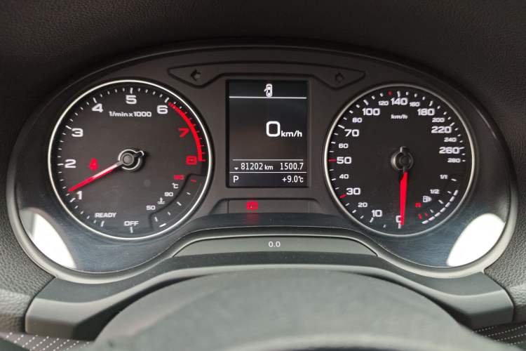 Used Audi Q2L 2018 35 TFSI Launch Exclusive Edition China VI Odometer Close Up