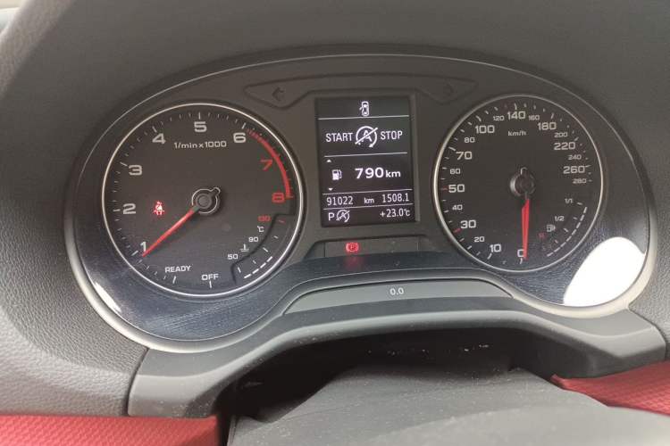 Used Audi Q2L 2018 35 TFSI Fashion Dynamic Version China VI Emission Standard Odometer Close Up