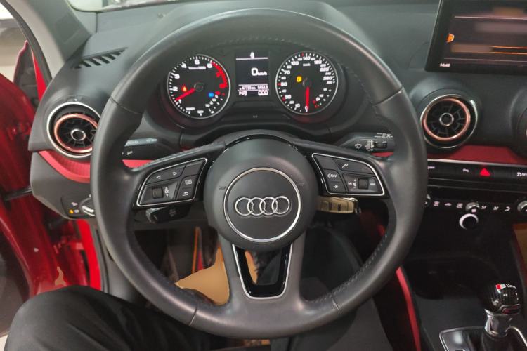 Used Audi Q2L 2018 35 TFSI Fashion Dynamic Version China VI Emission Standard Steering Wheel