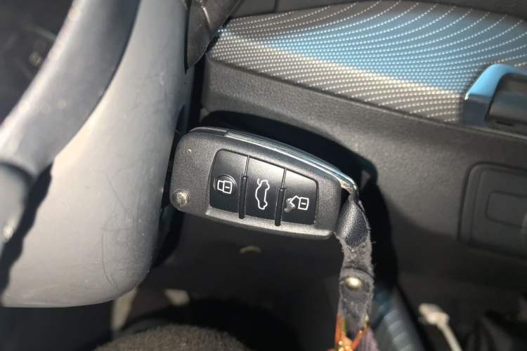 Used Audi Q2L 2018 35 TFSI Launch Exclusive Edition China VI Vehicle Key