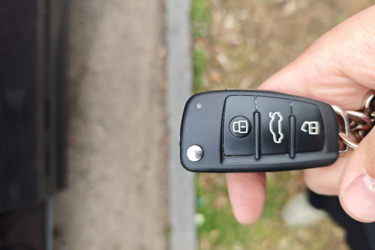 Used Audi Q2L 2018 35 TFSI Launch Exclusive Edition China VI Vehicle Key
