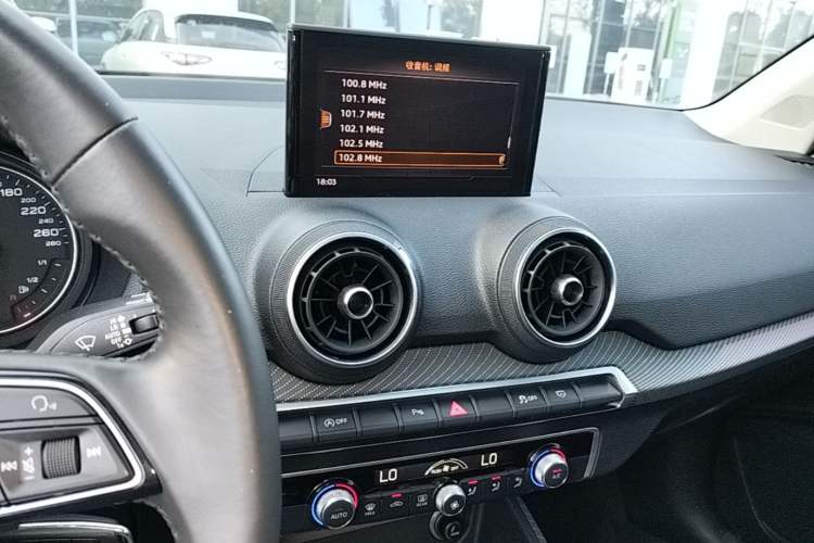 Used Audi Q2L 2018 35 TFSI Fashion Dynamic Version China V Emission Standard Audio And AC Panel