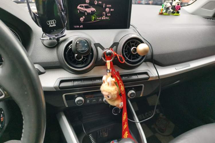 Used Audi Q2L 2018 35 TFSI Fashionable & Elegant Version China VI Emission Standard Audio And AC Panel