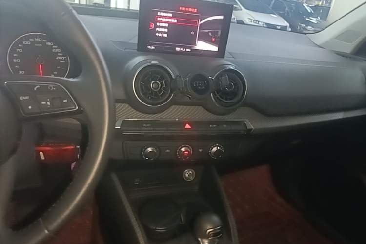 Used Audi Q2L 2018 35 TFSI Launch Exclusive Edition China VI Audio And AC Panel