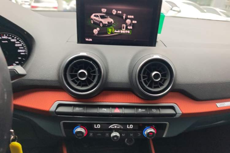 Used Audi Q2L 2018 35 TFSI Fashion Elegant Version China V Audio And AC Panel