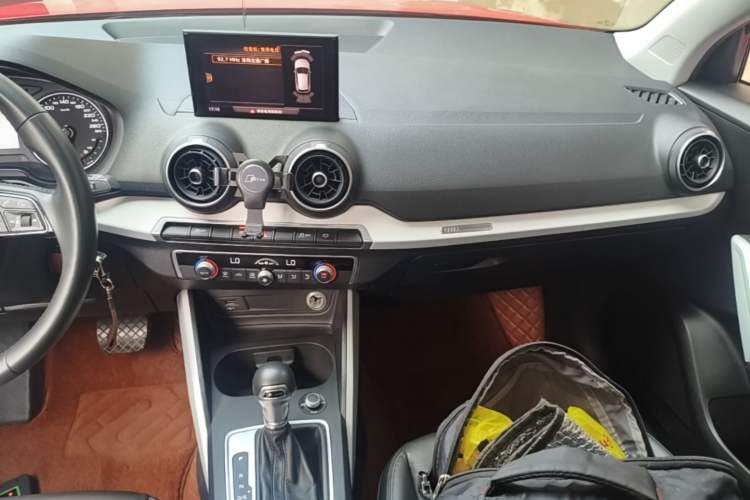Used Audi Q2L 2018 35 TFSI Fashionable & Elegant Version China VI Emission Standard Audio And AC Panel