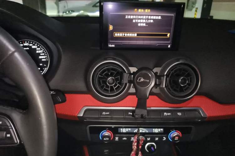 Used Audi Q2L 2018 35 TFSI Fashion Dynamic Version China VI Emission Standard Audio And AC Panel