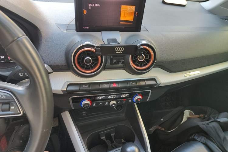 Used Audi Q2L 2018 35 TFSI Fashion Elegant Version China V Audio And AC Panel