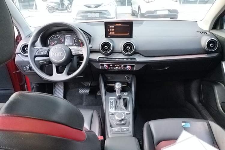 Used Audi Q2L 2018 35 TFSI Fashion Dynamic Version China V Emission Standard Center Console