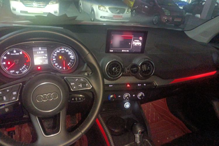 Used Audi Q2L 2018 35 TFSI Launch Exclusive Edition China VI Center Console