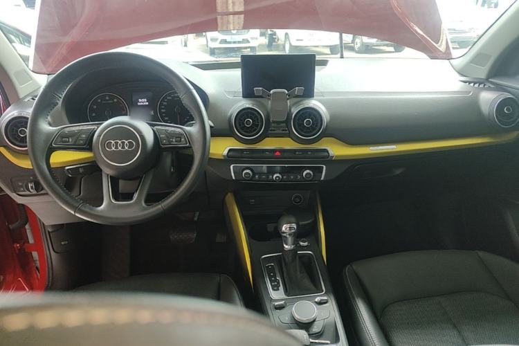Used Audi Q2L 2018 35 TFSI Fashion Dynamic Version China V Emission Standard Center Console