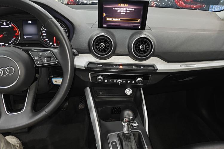 Used Audi Q2L 2018 35 TFSI Fashion Elegant Version China V Center Console