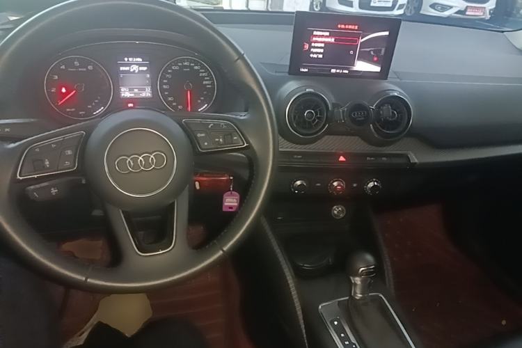 Used Audi Q2L 2018 35 TFSI Launch Exclusive Edition China VI Center Console