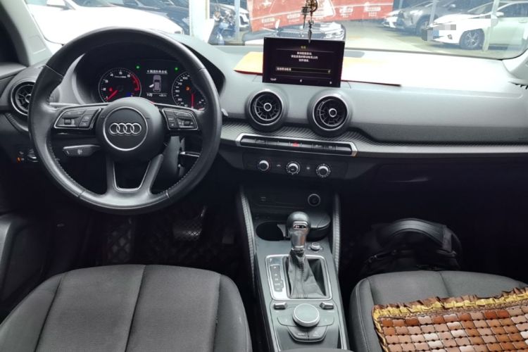 Used Audi Q2L 2018 35 TFSI Launch Exclusive Edition China V Center Console