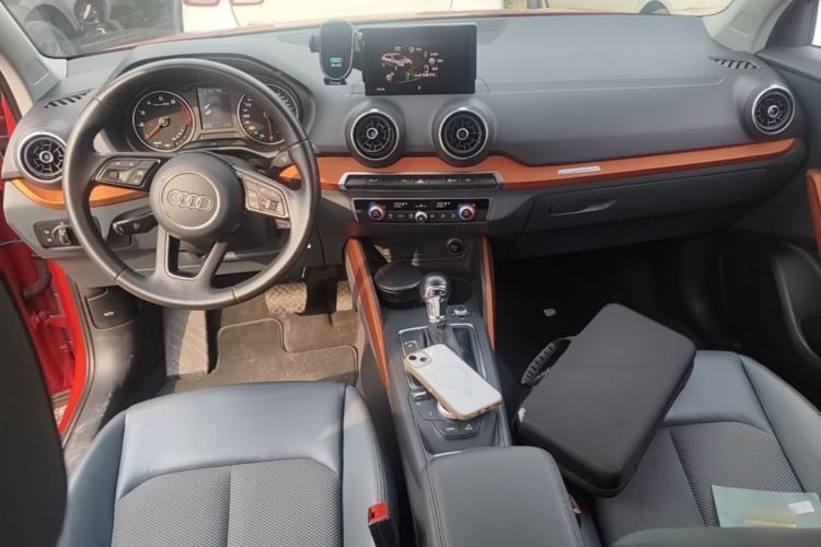 Used Audi Q2L 2018 35 TFSI Fashionable & Elegant Version China VI Emission Standard Center Console