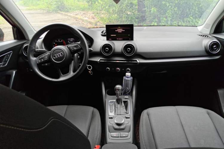 Used Audi Q2L 2018 35 TFSI Launch Exclusive Edition China VI Center Console