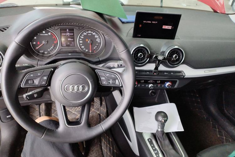 Used Audi Q2L 2018 35 TFSI Fashionable & Elegant Version China VI Emission Standard Center Console