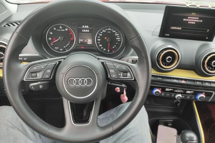 Used Audi Q2L 2018 35 TFSI Fashion Dynamic Version China VI Emission Standard Center Console