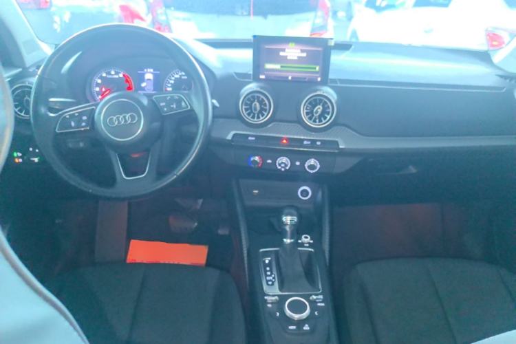 Used Audi Q2L 2018 35 TFSI Launch Exclusive Edition China VI Center Console