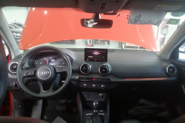 Used Audi Q2L 2018 35 TFSI Launch Exclusive Edition China VI Center Console