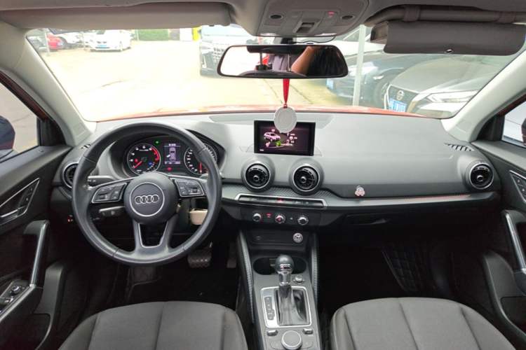 Used Audi Q2L 2018 35 TFSI Launch Exclusive Edition China V Center Console