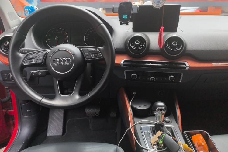 Used Audi Q2L 2018 35 TFSI Fashionable & Elegant Version China VI Emission Standard Center Console