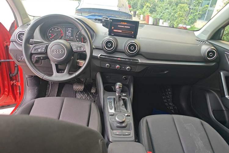 Used Audi Q2L 2018 35 TFSI Launch Exclusive Edition China V Center Console