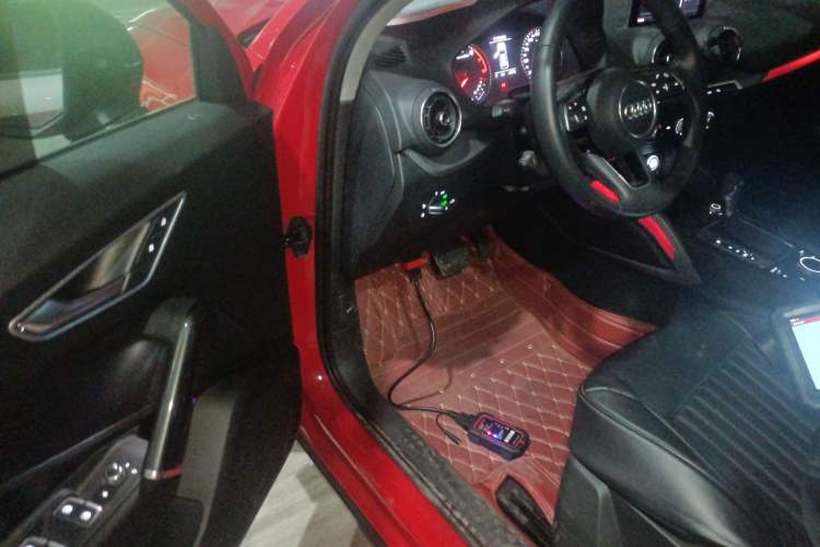 Used Audi Q2L 2018 35 TFSI Launch Exclusive Edition China VI Driver Seat
