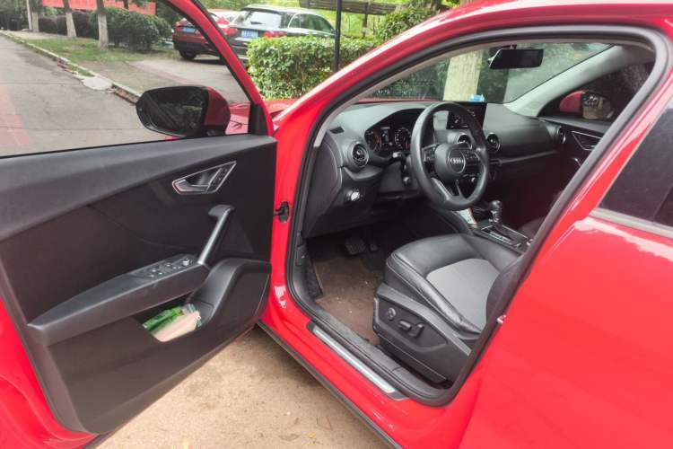 Used Audi Q2L 2018 35 TFSI Fashionable & Elegant Version China VI Emission Standard Driver Seat