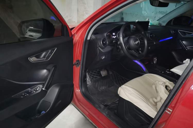 Used Audi Q2L 2018 35 TFSI Launch Exclusive Edition China VI Driver Seat