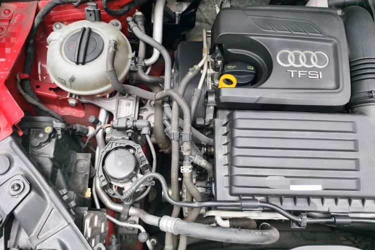 Used Audi Q2L 2018 35 TFSI Fashionable & Elegant Version China VI Emission Standard Engine Bay Right