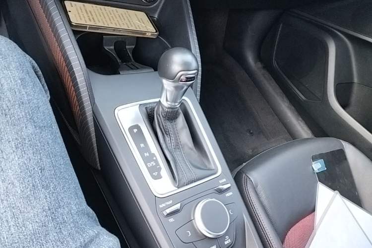 Used Audi Q2L 2018 35 TFSI Fashion Dynamic Version China V Emission Standard Gear Lever
