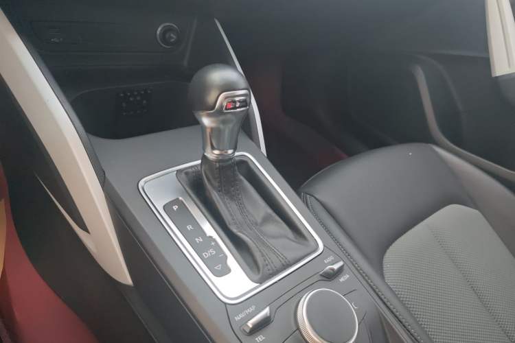 Used Audi Q2L 2018 35 TFSI Fashion Elegant Version China V Gear Lever