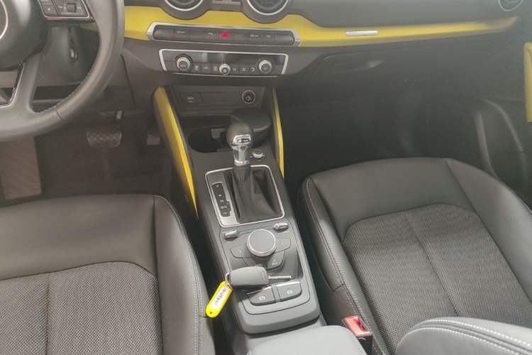 Used Audi Q2L 2018 35 TFSI Fashion Dynamic Version China V Emission Standard Gear Lever