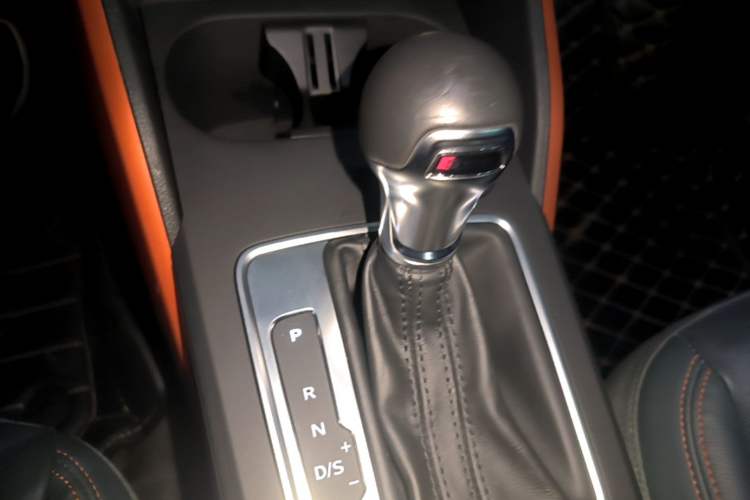 Used Audi Q2L 2018 35 TFSI Fashion Elegant Version China V Gear Lever