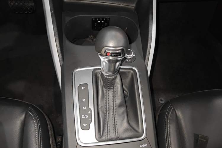 Used Audi Q2L 2018 35 TFSI Fashion Elegant Version China V Gear Lever