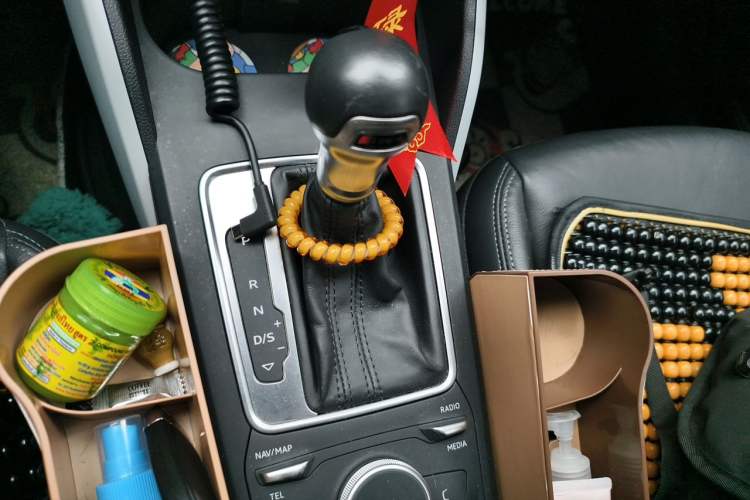 Used Audi Q2L 2018 35 TFSI Fashionable & Elegant Version China VI Emission Standard Gear Lever